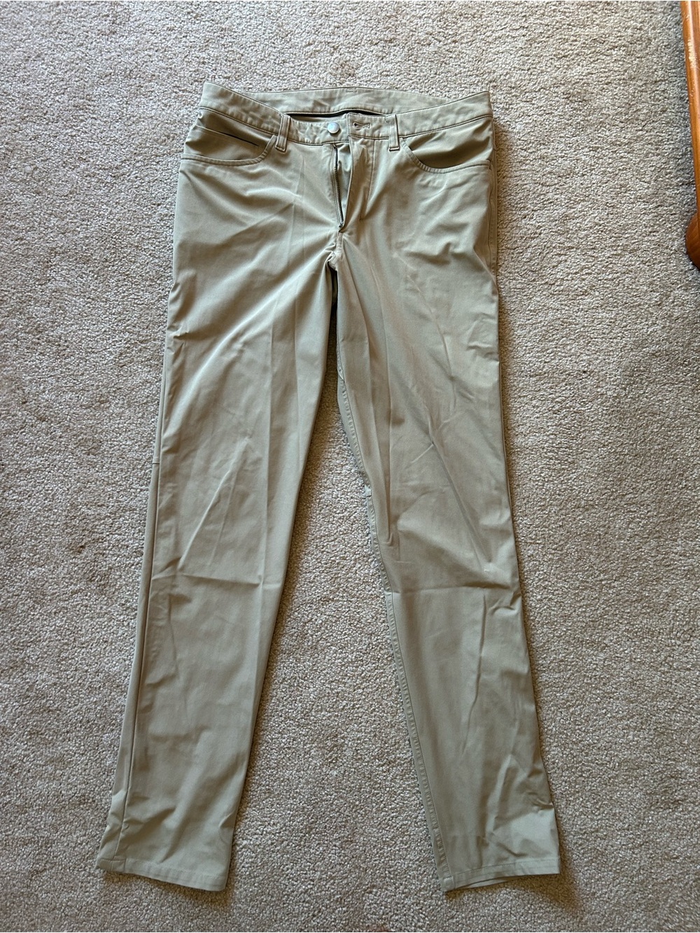 lululemon athletica Men's Slim Chino in Light Olive